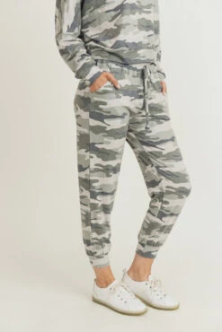 Relaxed Green Camo Print Set -Selected Women's Clothing Store 827JG004 OLV 2 l 98ac0b8d 58e6 43bb 9d36 64eacabac5ba