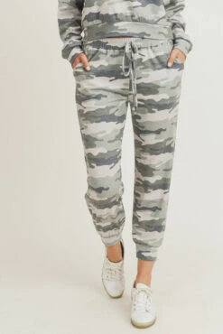 Relaxed Green Camo Print Set -Selected Women's Clothing Store 827JG004 OLV l cecca67b 0f55 4aa6 b99c 090eb3df38d4