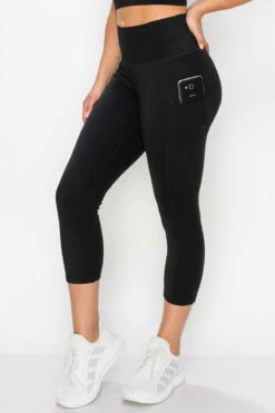 SUPER SOFT Active Capri Legging With Pockets -Selected Women's Clothing Store ACT817120 BLK3